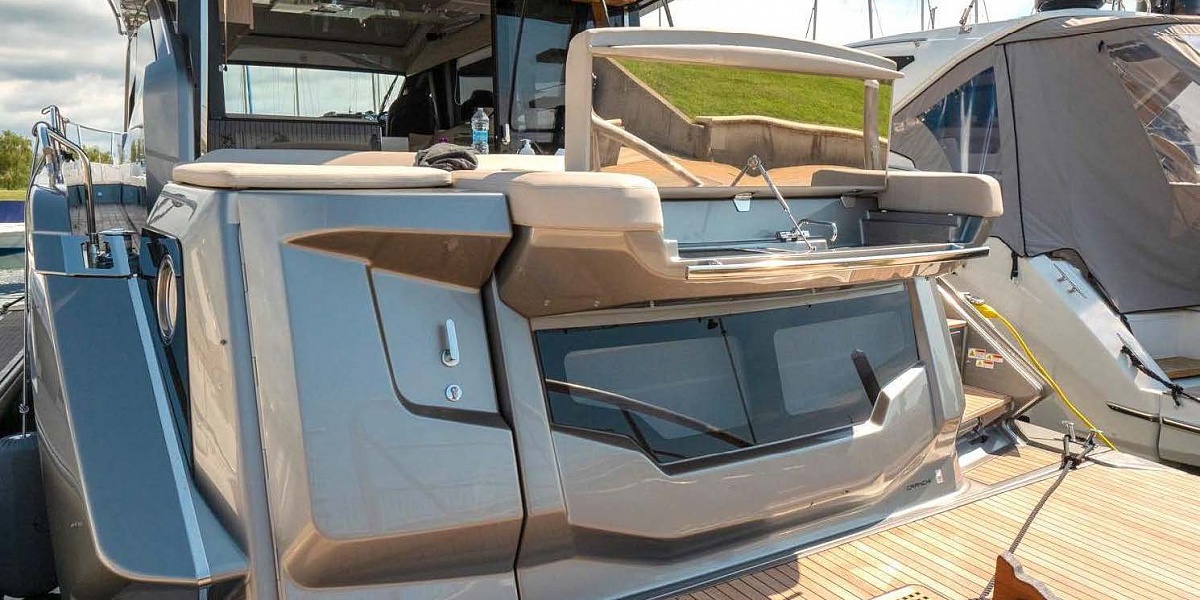 Продается моторная яхта с флайбриджем CRANCHI E52S